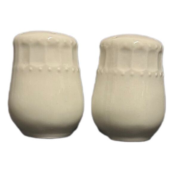 Gibson Regalia White Salt & Pepper Shakers Set Ceramic Ribbed Embossed Design - Picture 3 of 7